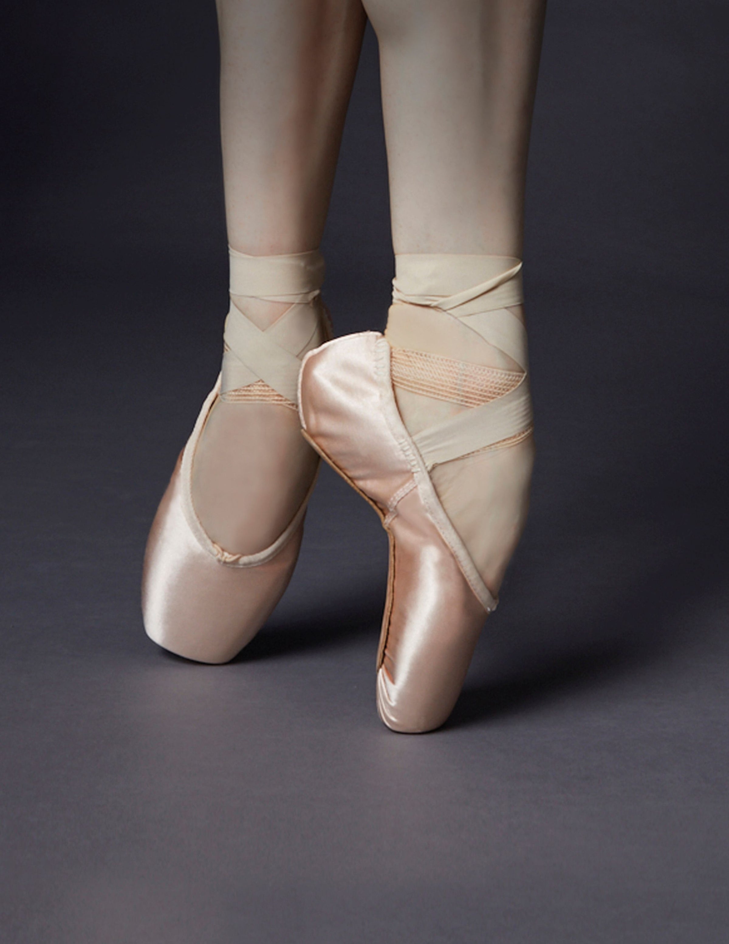 European Balance Pointe Shoes – BLOCH Dance US